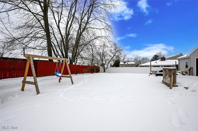 76 Clinton Avenue, Akron, OH 44301