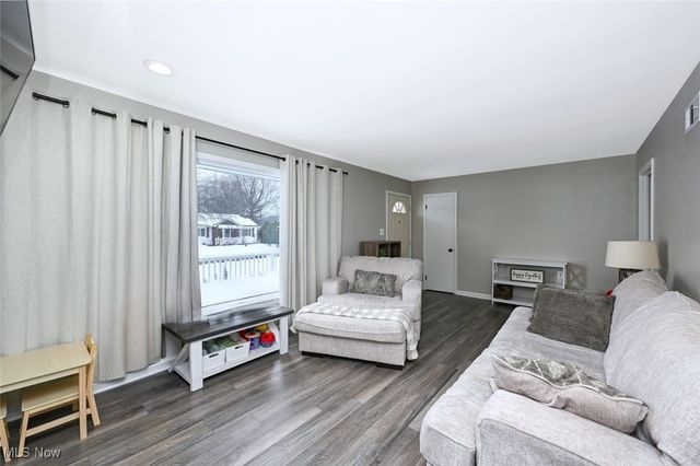 76 Clinton Avenue, Akron, OH 44301