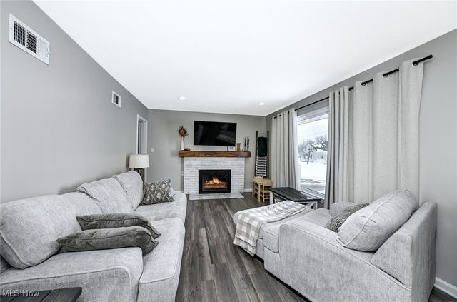 76 Clinton Avenue, Akron, OH 44301