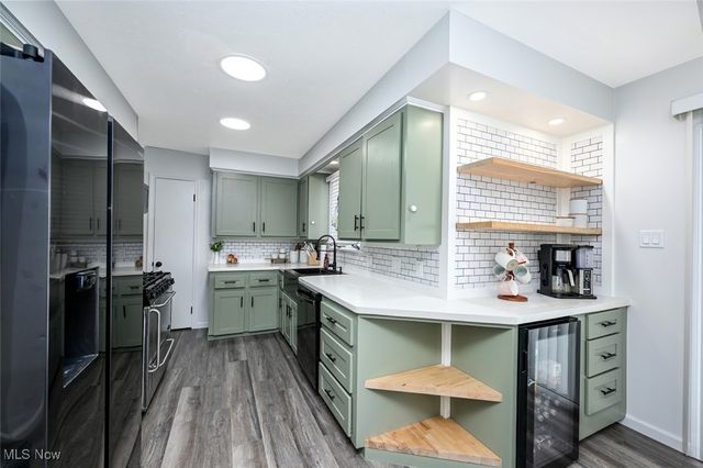 76 Clinton Avenue, Akron, OH 44301