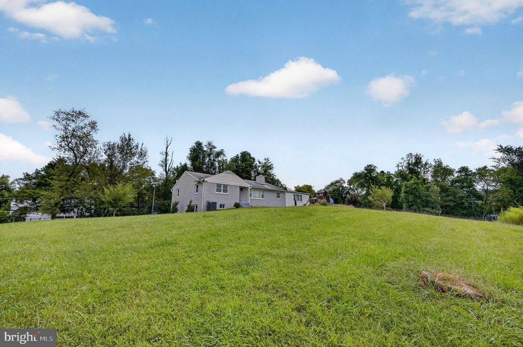 10022 COLVIN RUN, Great Falls, VA 22066
