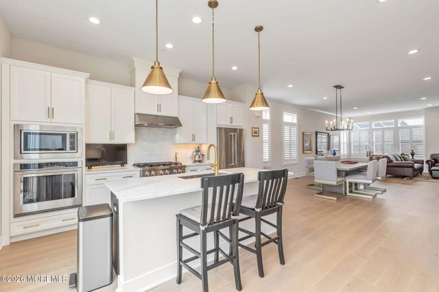 11 Valiant Court, Middletown, NJ 07748