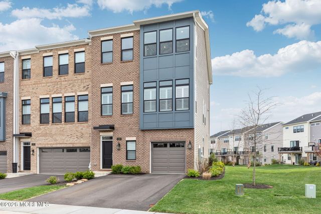 11 Valiant Court, Middletown, NJ 07748