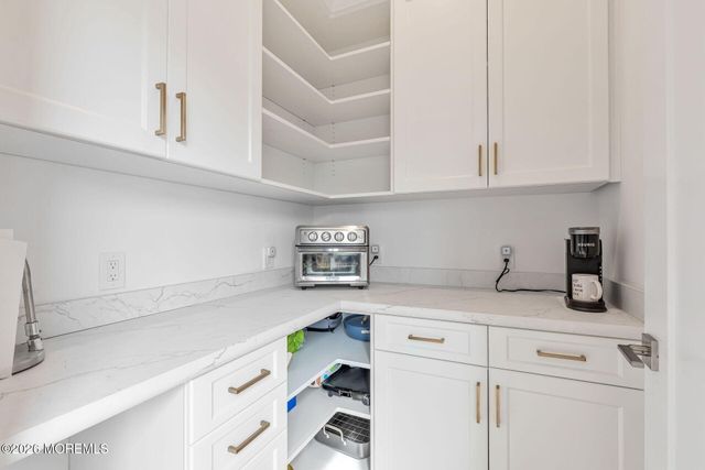 11 Valiant Court, Middletown, NJ 07748