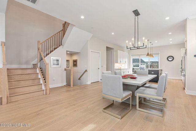 11 Valiant Court, Middletown, NJ 07748