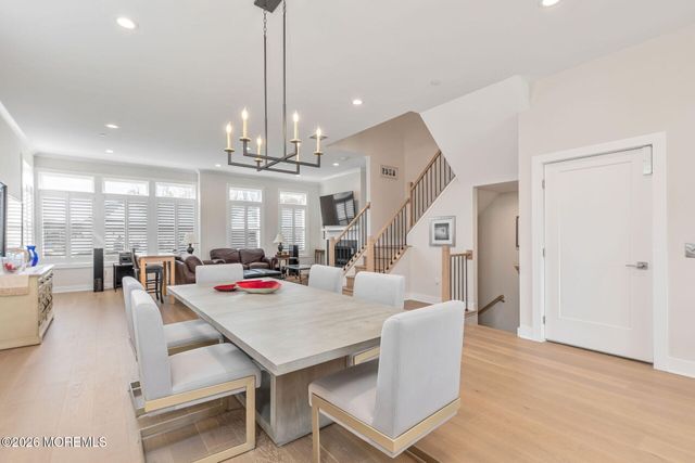 11 Valiant Court, Middletown, NJ 07748