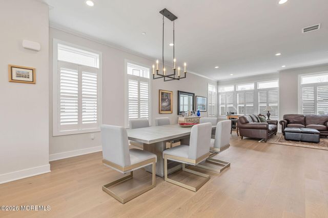 11 Valiant Court, Middletown, NJ 07748