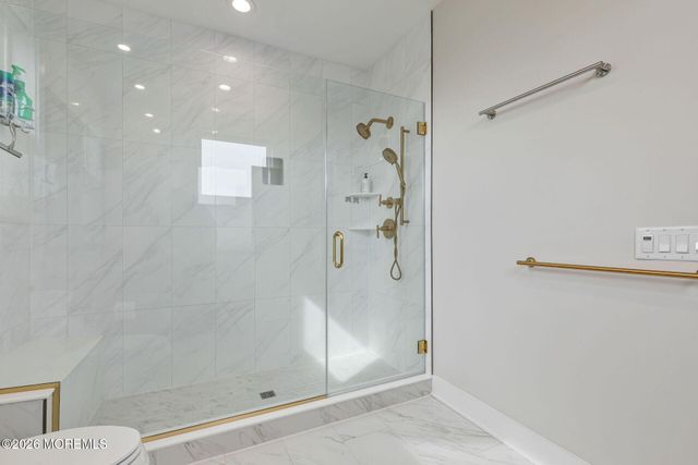11 Valiant Court, Middletown, NJ 07748