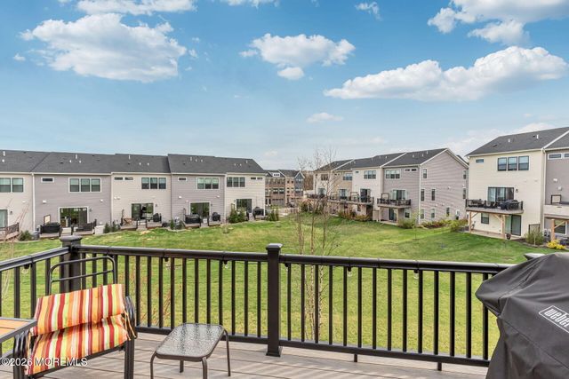 11 Valiant Court, Middletown, NJ 07748