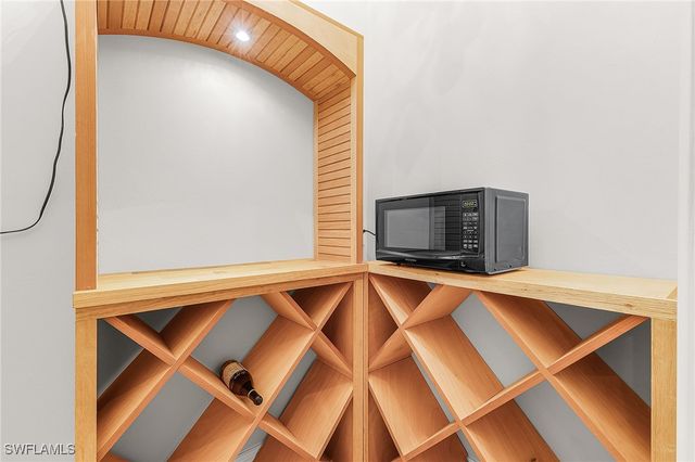 1733 supreme CT, Naples, FL 34110