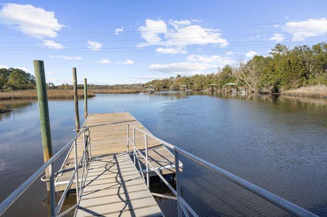 4104 Ten Shillings Way, Ravenel, SC 29470