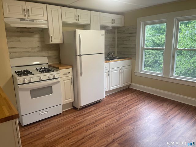 42 Fisher Hill Road 2, Glastonbury, CT 06033