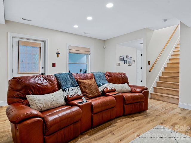 105 Galloway Drive, Asheville, NC 28803