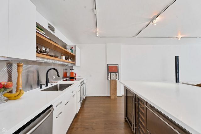 900 N LAKE SHORE Drive 310, Chicago, IL 60611