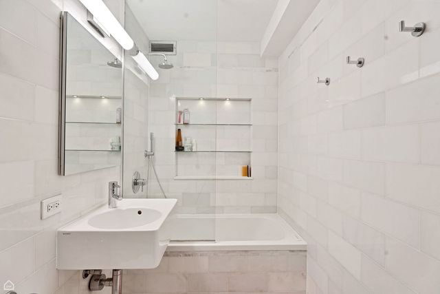 900 N LAKE SHORE Drive 310, Chicago, IL 60611