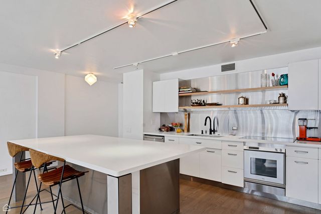 900 N LAKE SHORE Drive 310, Chicago, IL 60611
