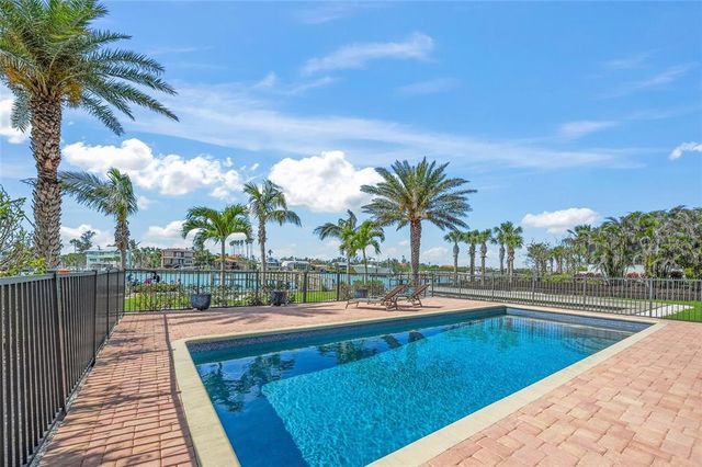 471 BAYSHORE ROAD, Nokomis, FL 34275