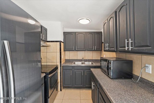 1020 AKE Lane, Jacksonville, FL 32218