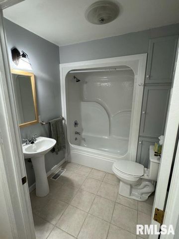 14290 E WINDSONG Road, Mt Vernon, IL 62864