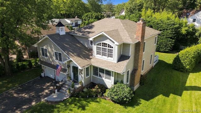 4 Bayview Circle, Manhasset, NY 11030