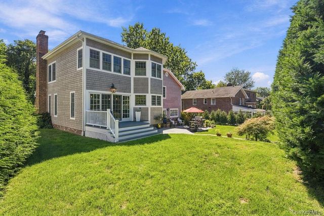 4 Bayview Circle, Manhasset, NY 11030