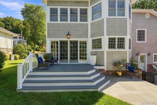 4 Bayview Circle, Manhasset, NY 11030