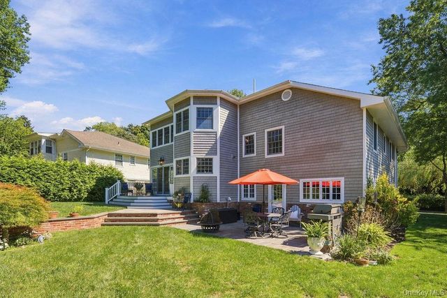 4 Bayview Circle, Manhasset, NY 11030