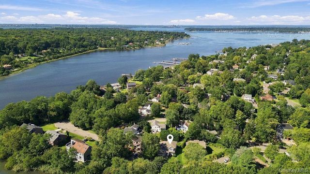 4 Bayview Circle, Manhasset, NY 11030