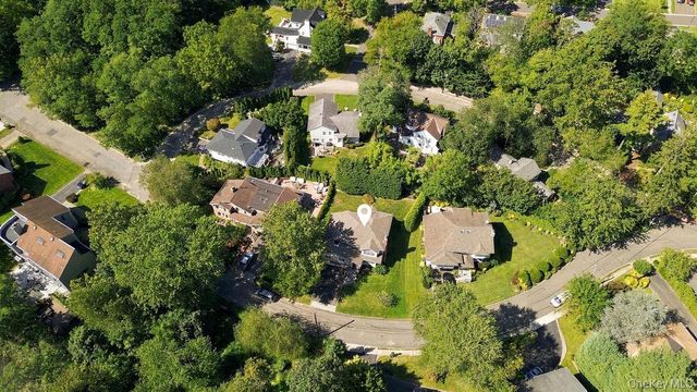 4 Bayview Circle, Manhasset, NY 11030