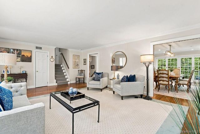 4 Bayview Circle, Manhasset, NY 11030