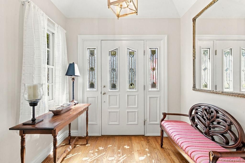 4 Bayview Circle, Manhasset, NY 11030 — photo 3