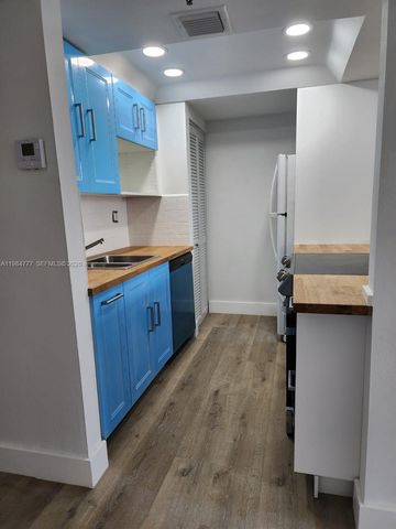 520 Brickell Key Dr A1517, Miami, FL 33131