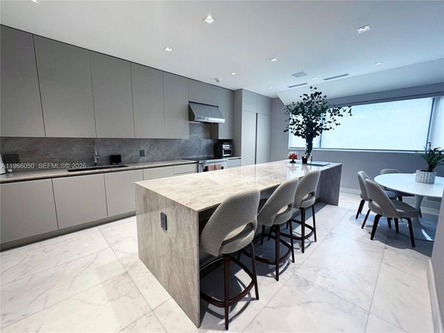 2000 S Bayshore Drive 13, Miami, FL 33133