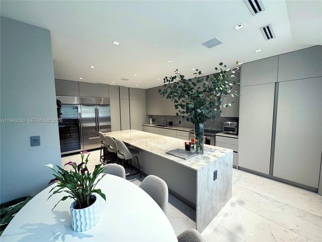 2000 S Bayshore Drive 13, Miami, FL 33133