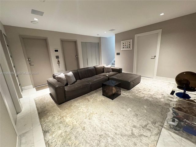 2000 S Bayshore Drive 13, Miami, FL 33133