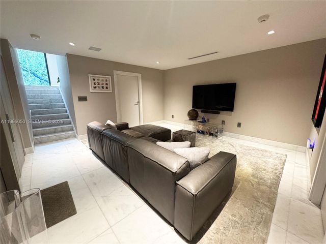 2000 S Bayshore Drive 13, Miami, FL 33133