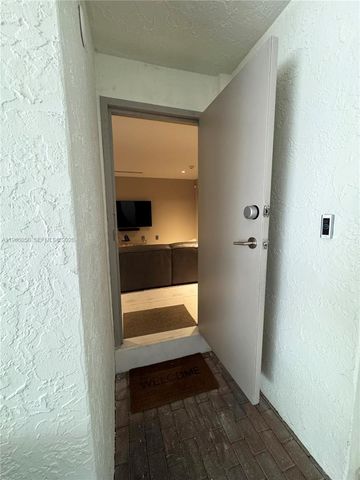 2000 S Bayshore Drive 13, Miami, FL 33133
