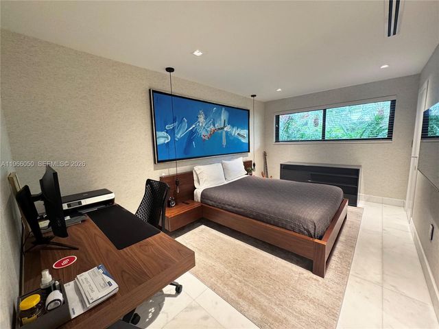 2000 S Bayshore Drive 13, Miami, FL 33133