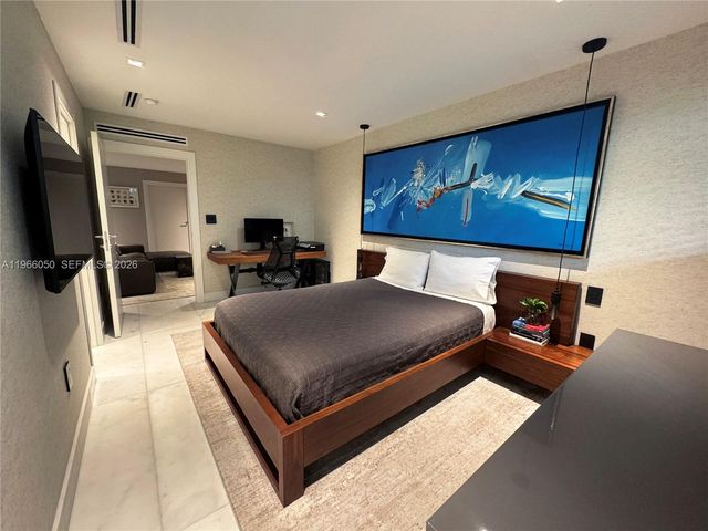 2000 S Bayshore Drive 13, Miami, FL 33133