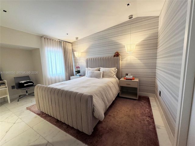 2000 S Bayshore Drive 13, Miami, FL 33133