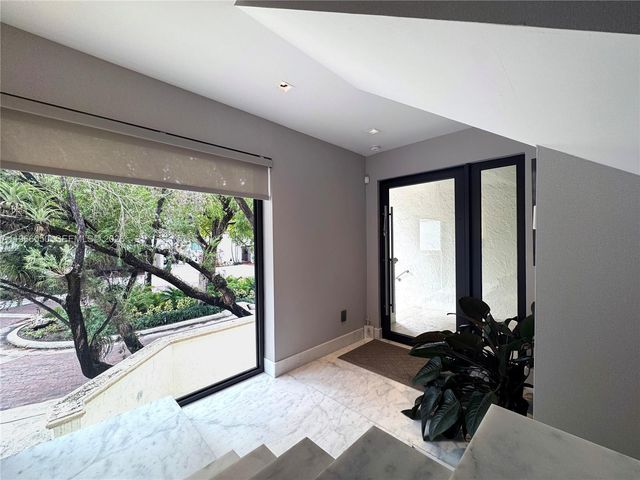 2000 S Bayshore Drive 13, Miami, FL 33133