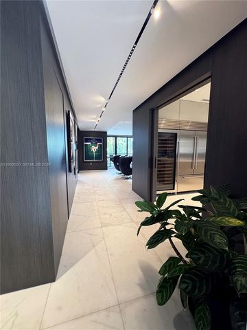 2000 S Bayshore Drive 13, Miami, FL 33133