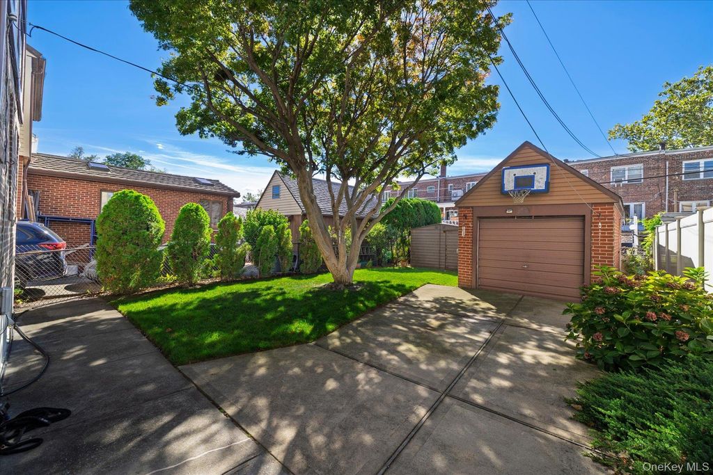 60-50 69th Lane, Maspeth, NY 11378 — photo 4