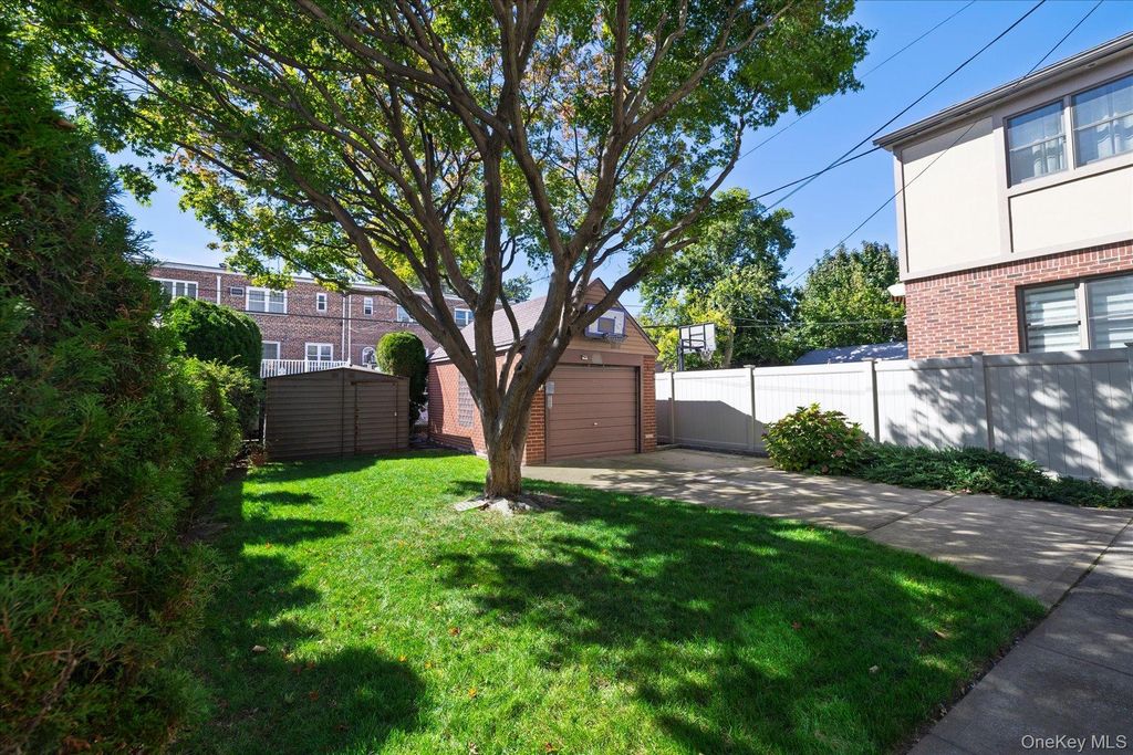 60-50 69th Lane, Maspeth, NY 11378 — photo 5