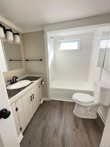 150 Main St. Unit 57, Islip, NY 11751