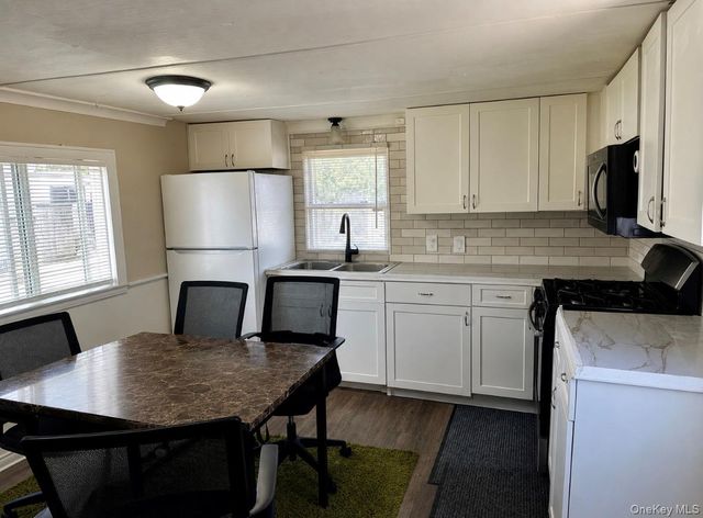 150 Main St. Unit 57, Islip, NY 11751