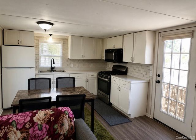 150 Main St. Unit 57, Islip, NY 11751