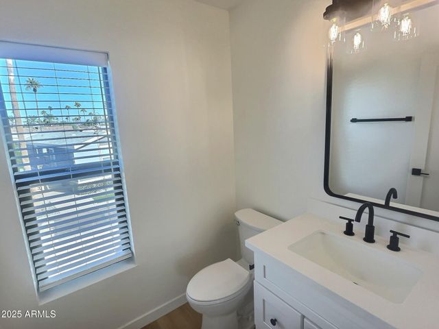 2502 E PARADISE Lane 4, Phoenix, AZ 85032