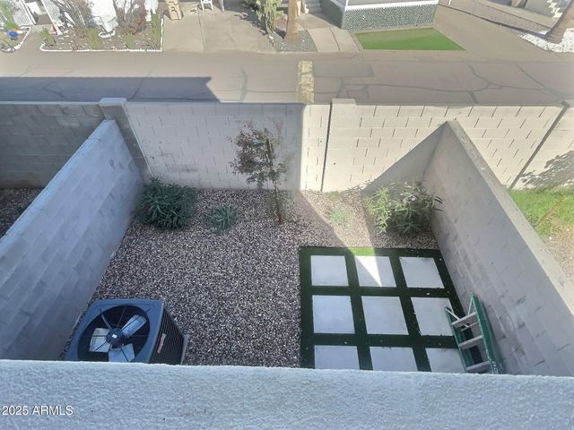 2502 E PARADISE Lane 4, Phoenix, AZ 85032