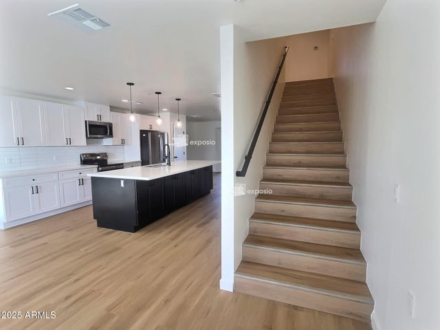 2502 E PARADISE Lane 4, Phoenix, AZ 85032